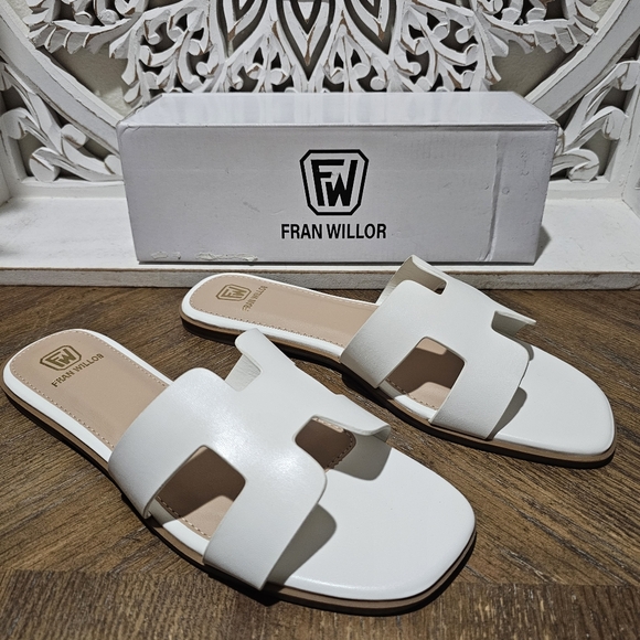 Shoes - NEW Fran Willor White Slides/Sandals Cushioned Womans 10.5